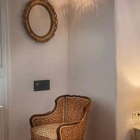 Apartment Basilica -quiet, Privat, Balcony, The Area