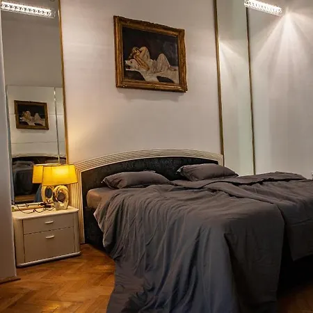 Basilica -quiet, Privat, Balcony, The Area *